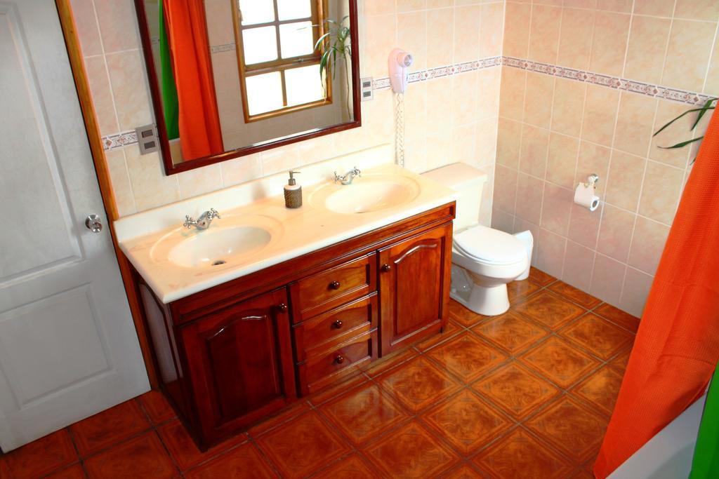 Hostal Torre De Babel Castro Zewnętrze zdjęcie